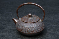 桜模様が浮かぶ小さな鉄瓶　DC8184