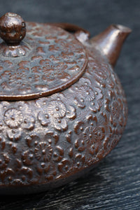 桜模様が浮かぶ小さな鉄瓶　DC8184