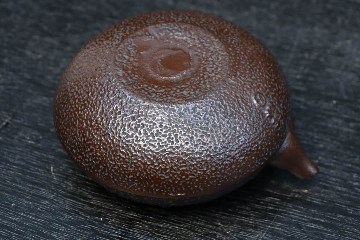 桜模様が浮かぶ小さな鉄瓶　DC8184