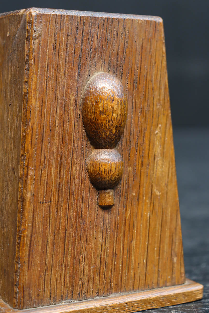 深い味わいの木製のペン立て　DC8185