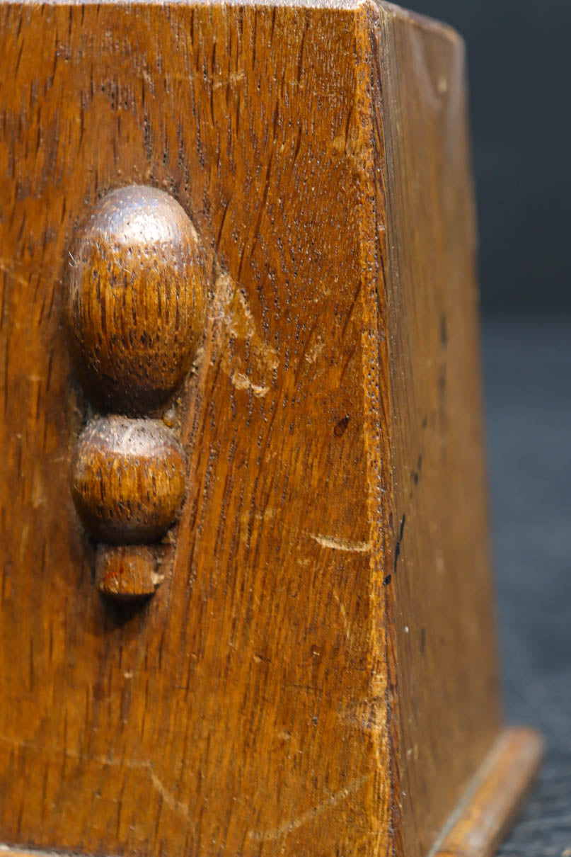 深い味わいの木製のペン立て　DC8185