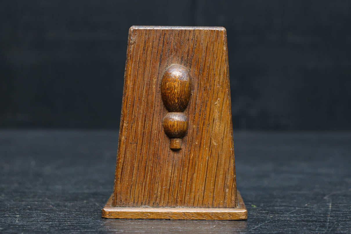 深い味わいの木製のペン立て　DC8185