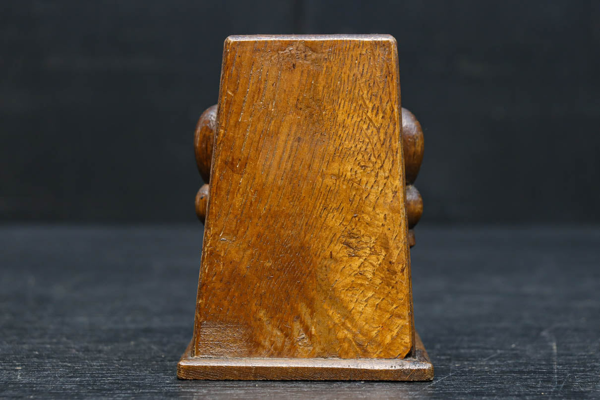 深い味わいの木製のペン立て　DC8185