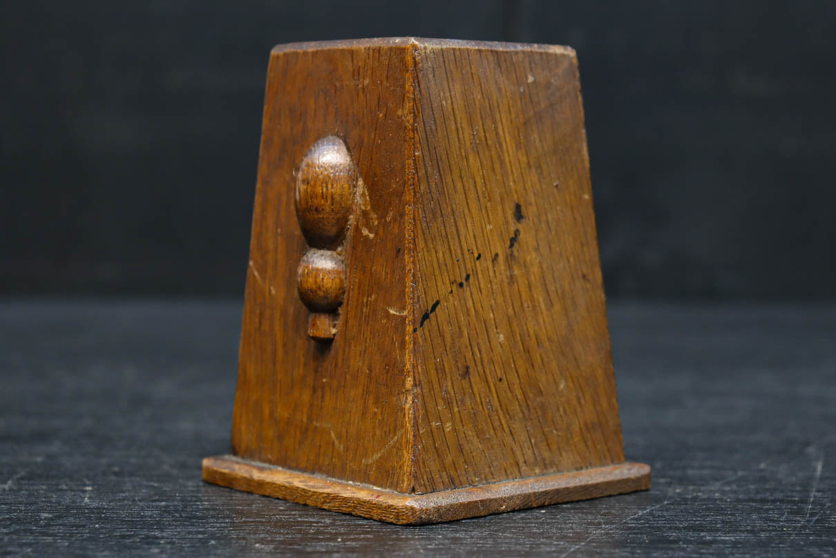 深い味わいの木製のペン立て　DC8185