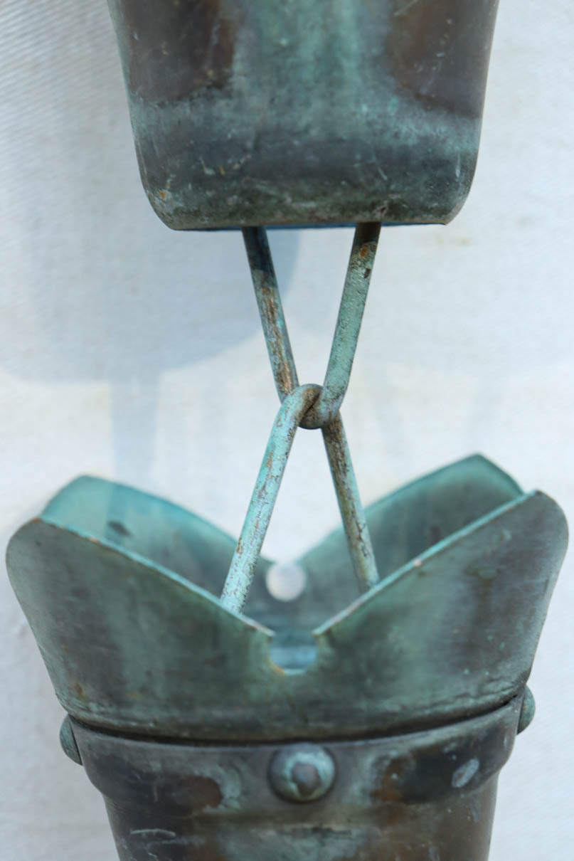 時代の風合いを纏った蕾のような鎖樋　DC8186