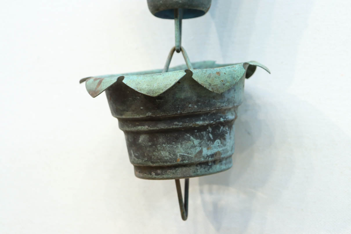 時代の風合いを纏った蕾のような鎖樋　DC8186