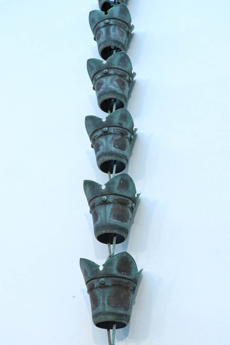 時代の風合いを纏った蕾のような鎖樋　DC8186