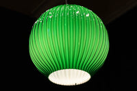 グリーンの縦縞プレス模様で落ち着いた眺めのプレスガラス電笠　DC8189