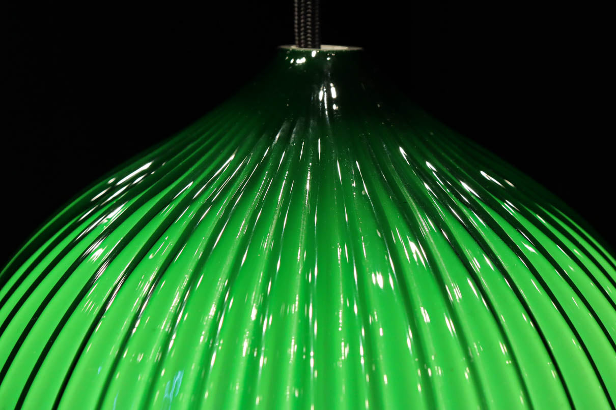 グリーンの縦縞プレス模様で落ち着いた眺めのプレスガラス電笠　DC8189