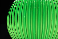 グリーンの縦縞プレス模様で落ち着いた眺めのプレスガラス電笠　DC8189