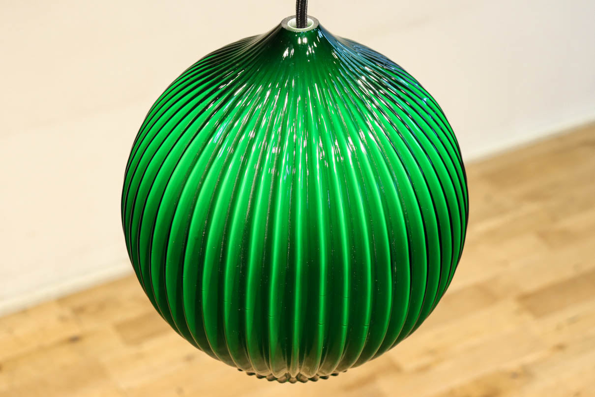 グリーンの縦縞プレス模様で落ち着いた眺めのプレスガラス電笠　DC8189