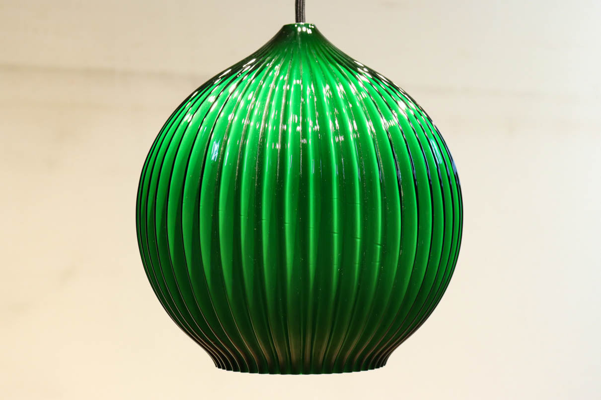 グリーンの縦縞プレス模様で落ち着いた眺めのプレスガラス電笠　DC8189