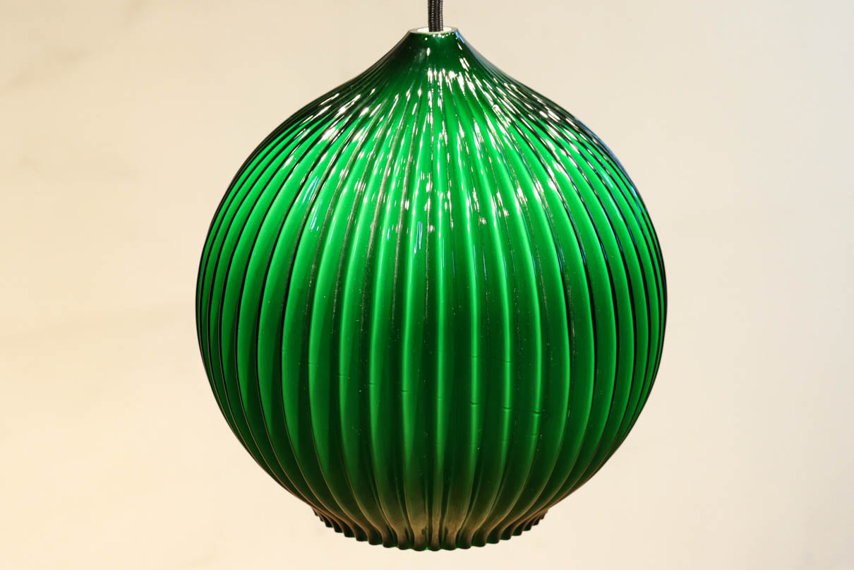 グリーンの縦縞プレス模様で落ち着いた眺めのプレスガラス電笠　DC8189