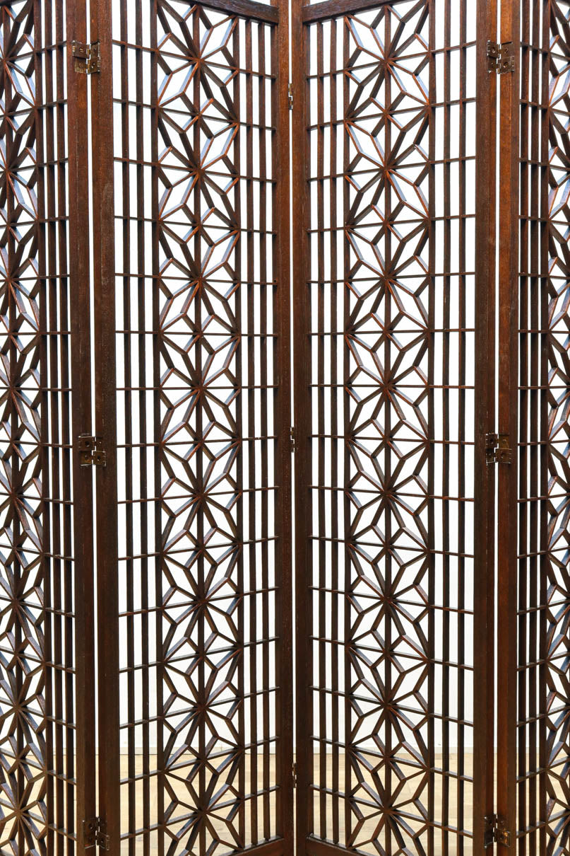 麻の葉組子の帯装飾が華やかな四つ折り衝立　DC8195