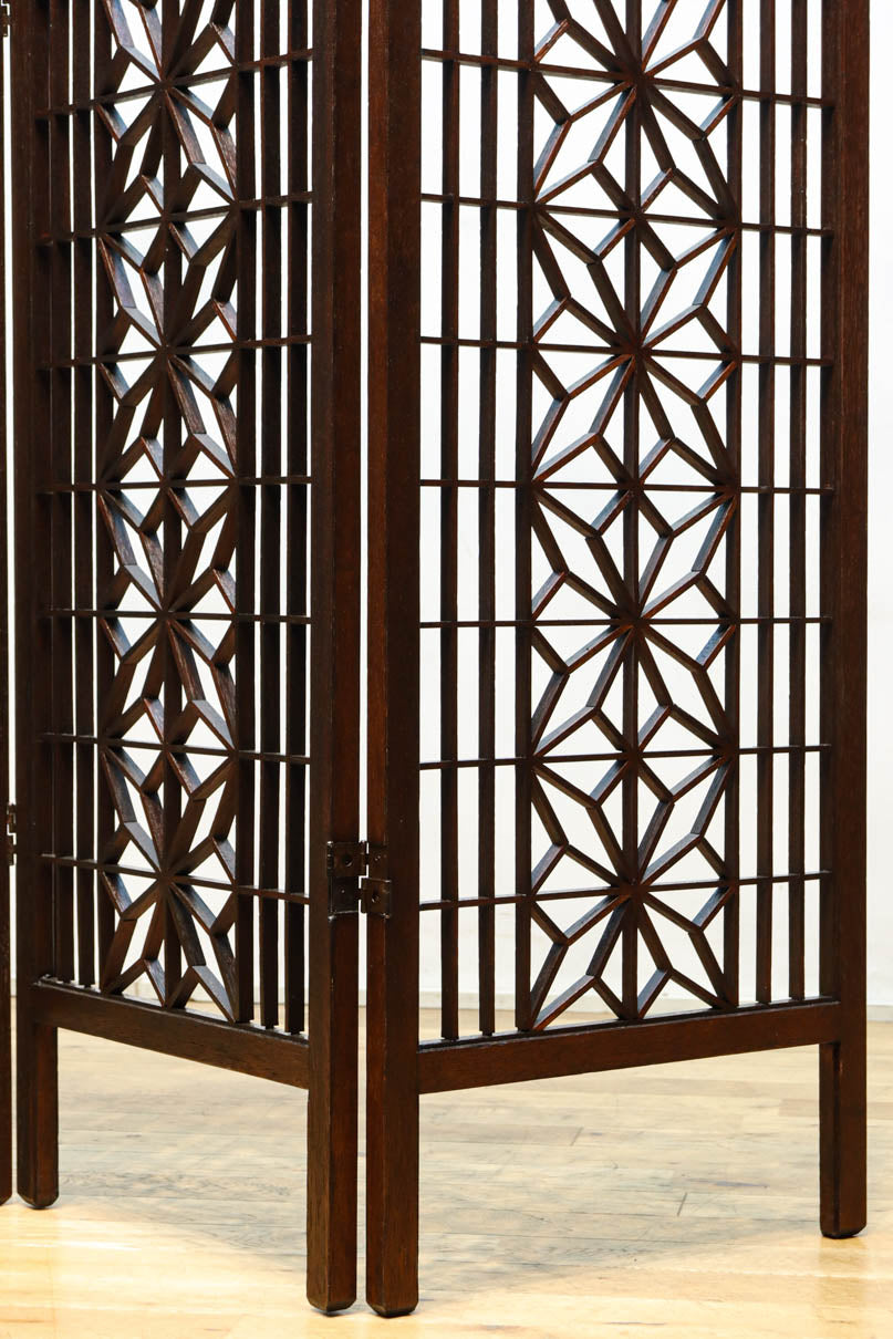 麻の葉組子の帯装飾が華やかな四つ折り衝立　DC8195