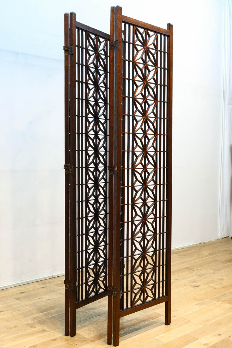 麻の葉組子の帯装飾が華やかな四つ折り衝立　DC8195