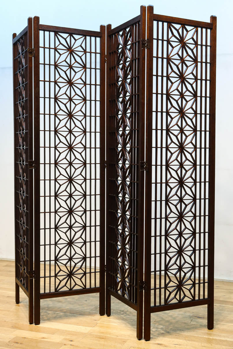 麻の葉組子の帯装飾が華やかな四つ折り衝立　DC8195