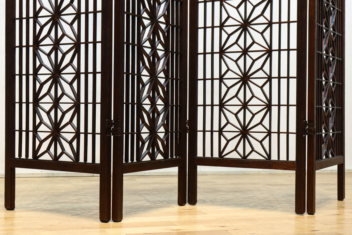 麻の葉組子の帯装飾が華やかな四つ折り衝立　DC8195