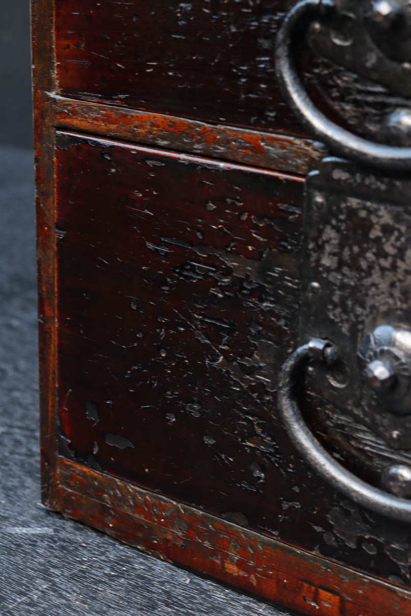 時代を重ねた風合いが趣き深い小引き出し　DC8200