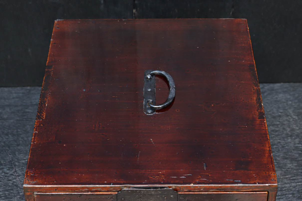 時代を重ねた風合いが趣き深い小引き出し　DC8200