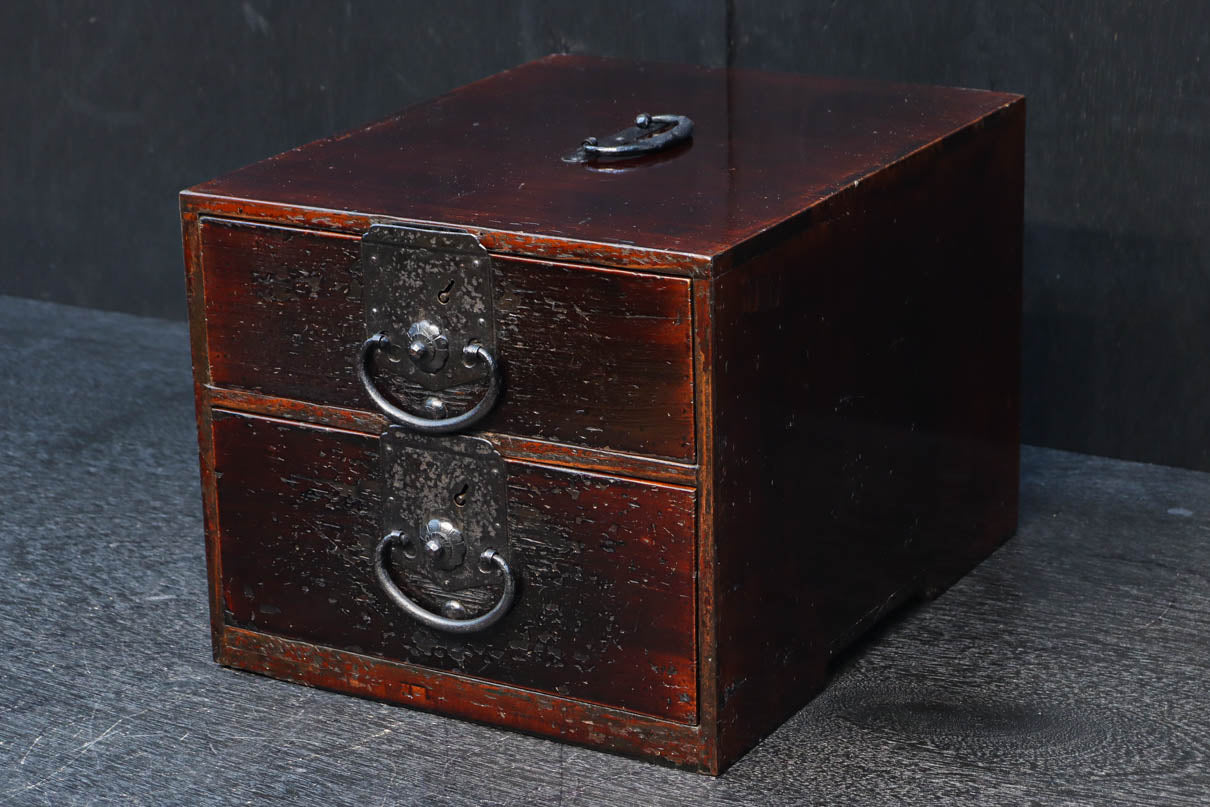 時代を重ねた風合いが趣き深い小引き出し　DC8200