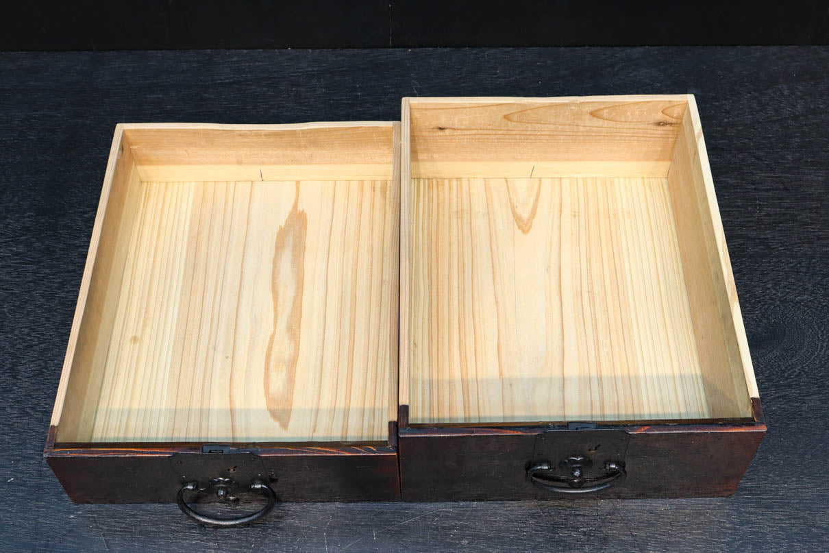 時代を重ねた風合いが趣き深い小引き出し　DC8200