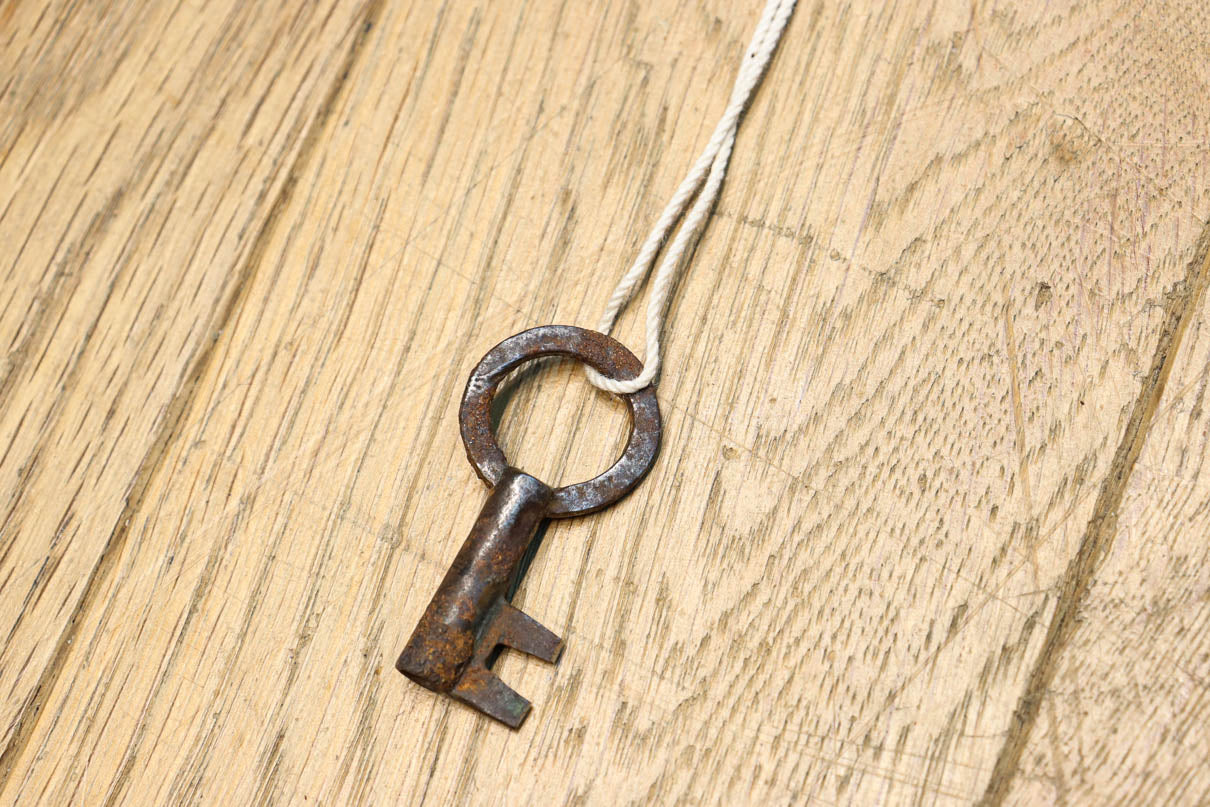 時代を重ねた風合いが趣き深い小引き出し　DC8200