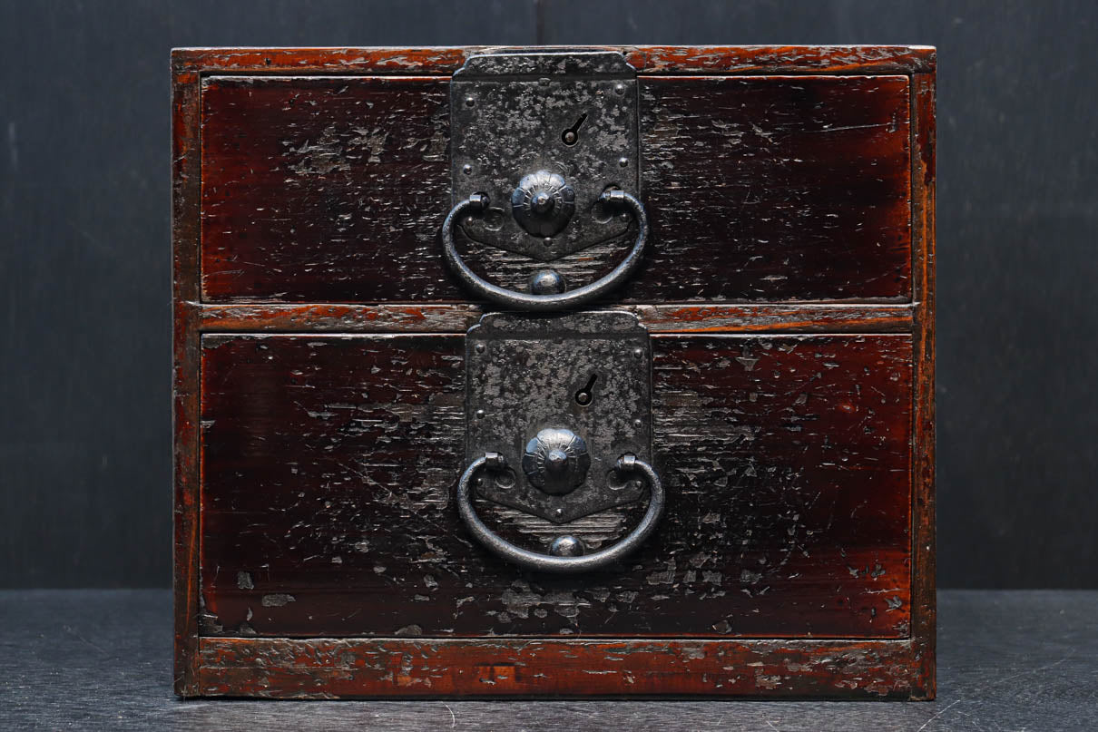 時代を重ねた風合いが趣き深い小引き出し　DC8200