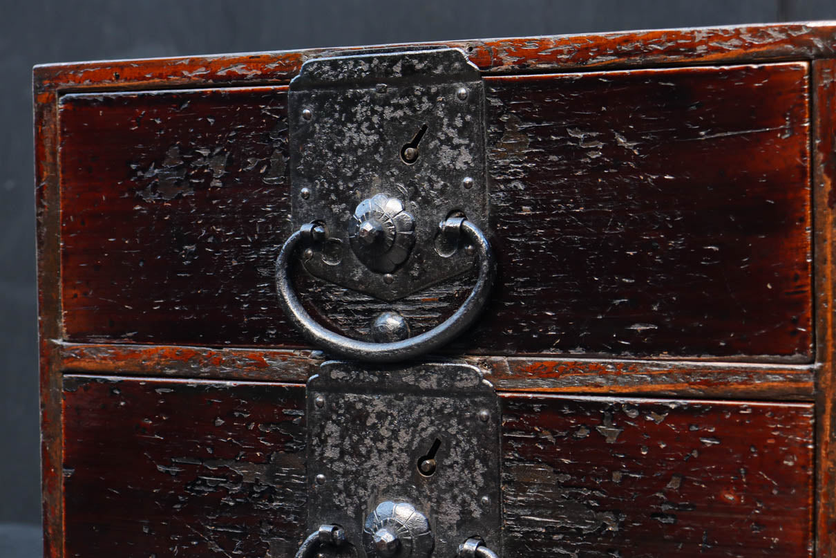 時代を重ねた風合いが趣き深い小引き出し　DC8200