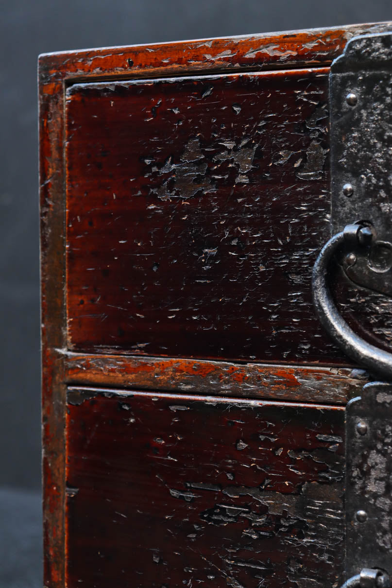 時代を重ねた風合いが趣き深い小引き出し　DC8200