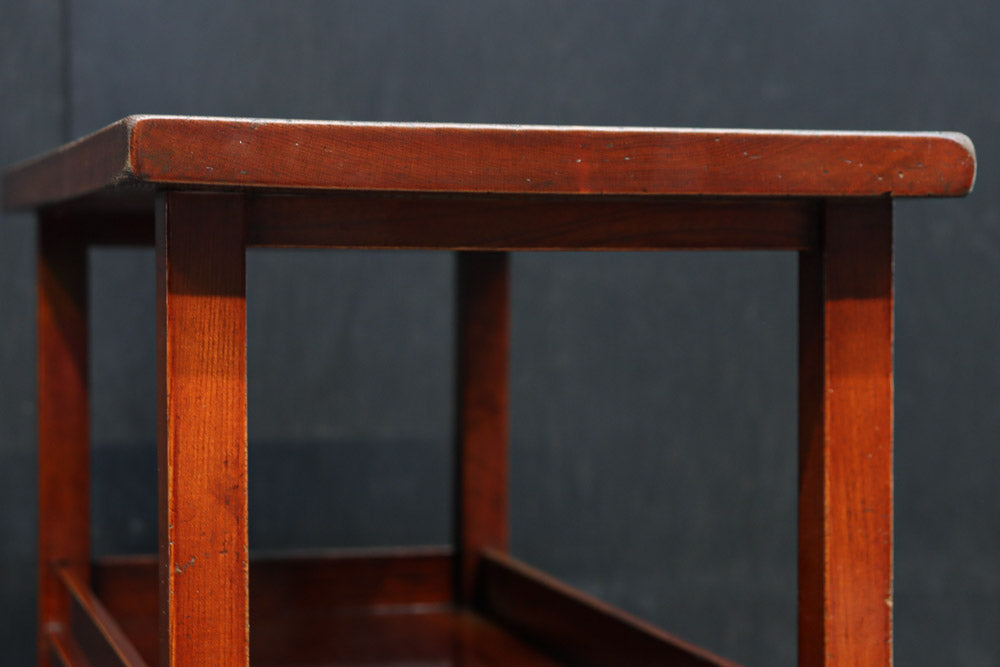 表情豊かな杢目を魅せる縦長の引き出し付き置台　DC8202