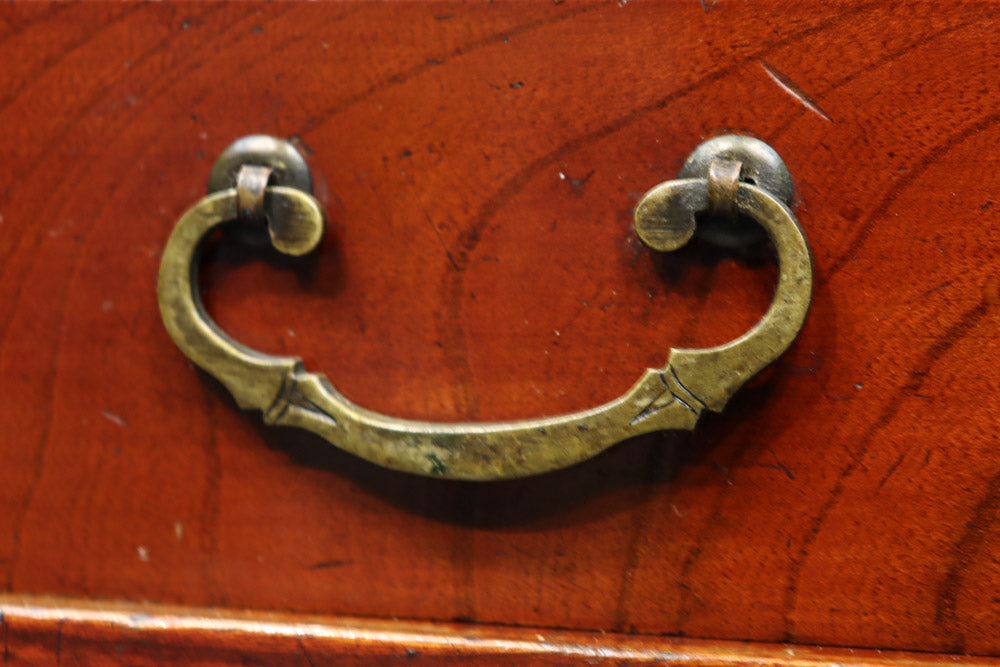 表情豊かな杢目を魅せる縦長の引き出し付き置台　DC8202