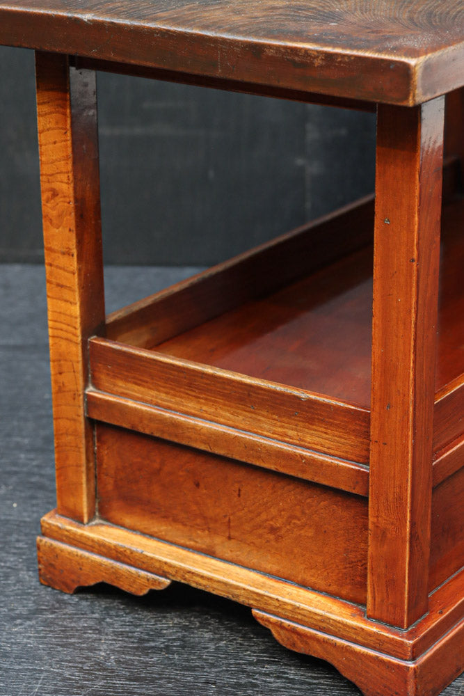 表情豊かな杢目を魅せる縦長の引き出し付き置台　DC8202