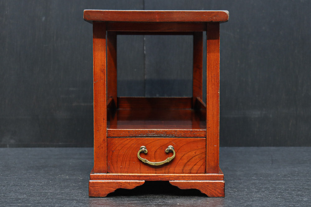 表情豊かな杢目を魅せる縦長の引き出し付き置台　DC8202