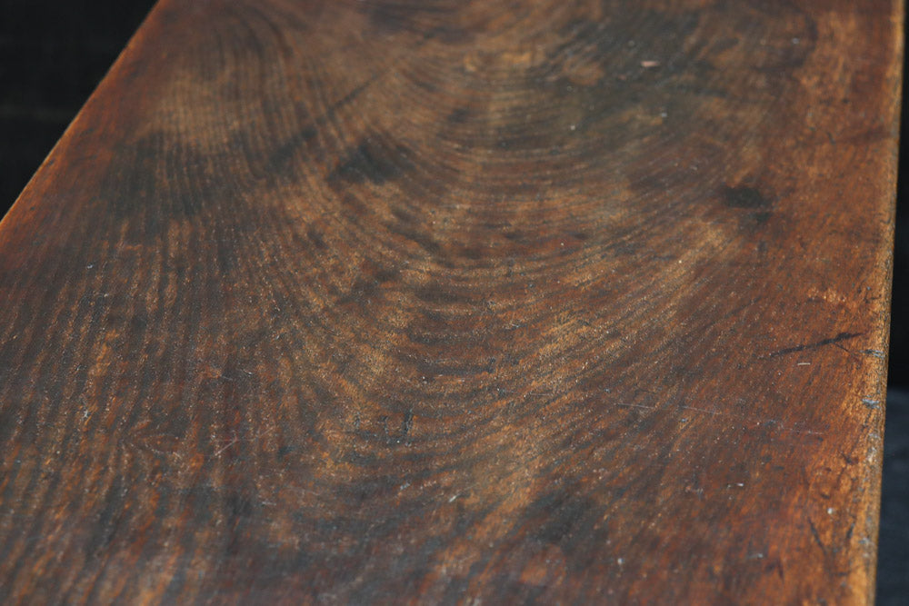 表情豊かな杢目を魅せる縦長の引き出し付き置台　DC8202