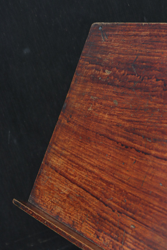 時代を重ねた味わいある風合いの書見台　DC8204