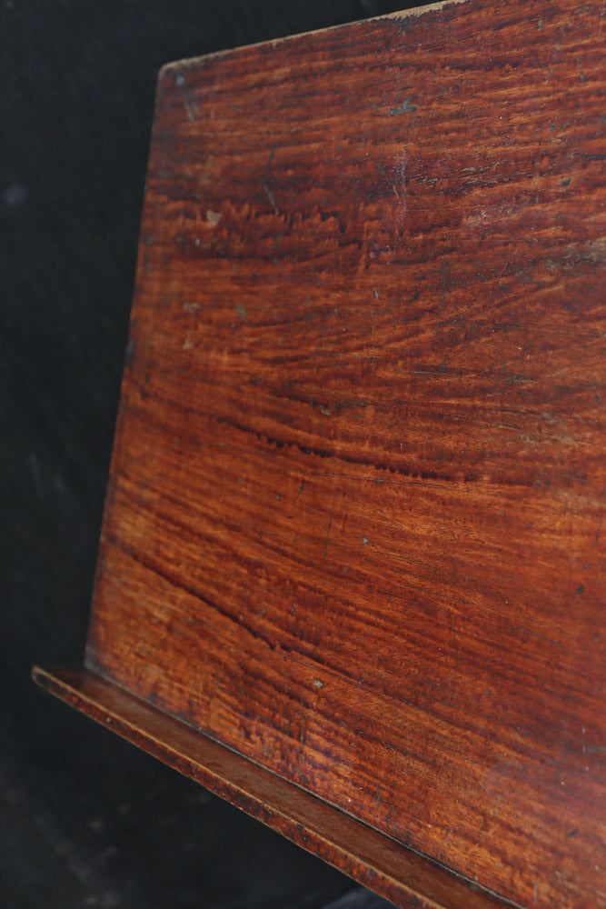 時代を重ねた味わいある風合いの書見台　DC8204