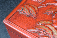 松の大木を力強く彫り描いた美しい朱漆の木箱　DC8205