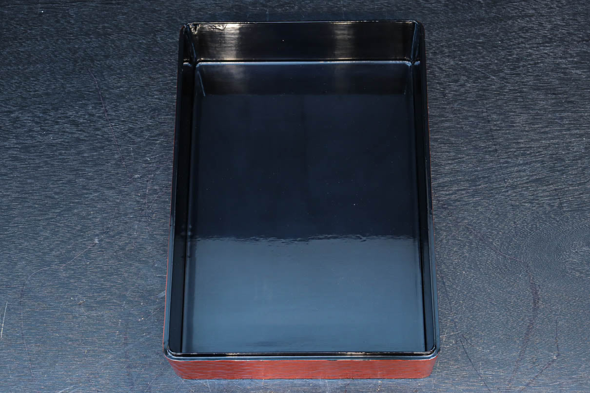 松の大木を力強く彫り描いた美しい朱漆の木箱　DC8205