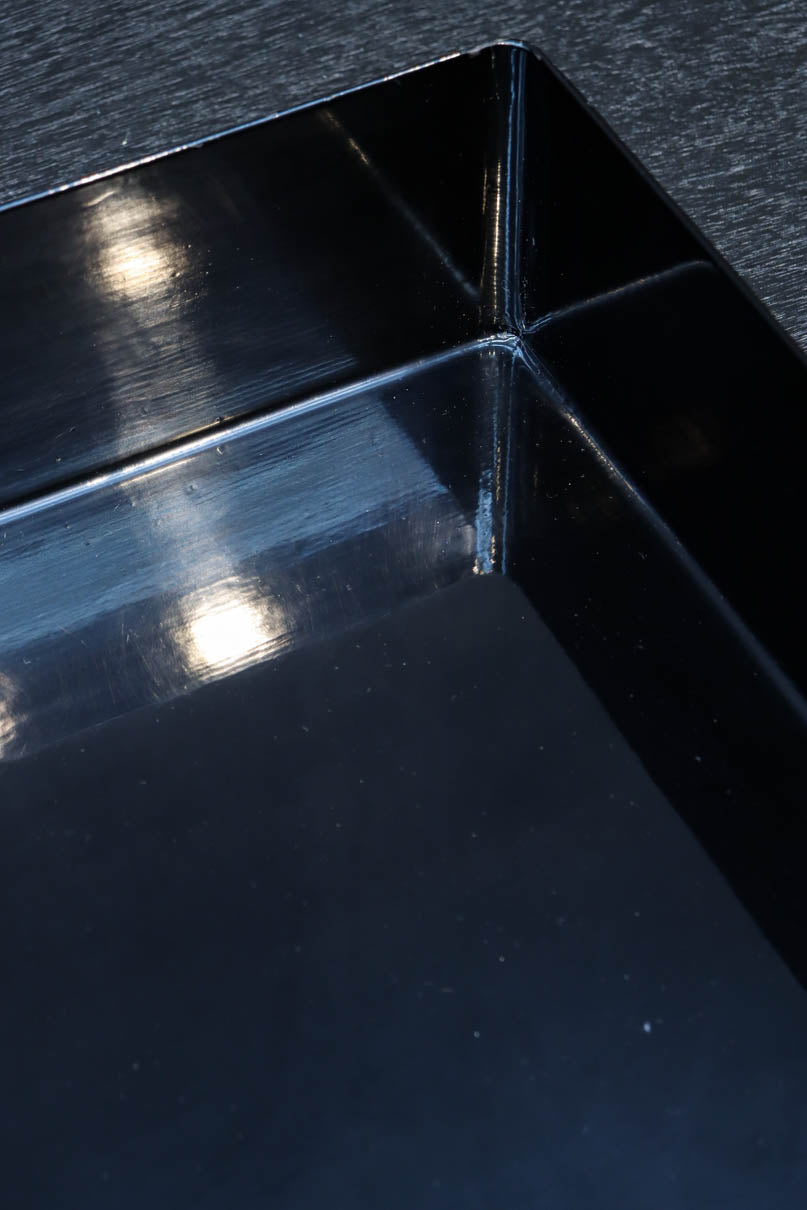 松の大木を力強く彫り描いた美しい朱漆の木箱　DC8205