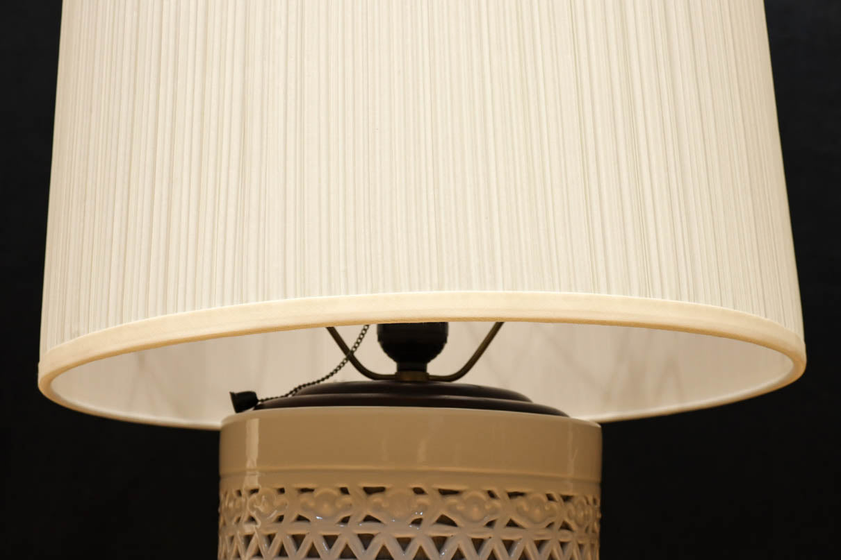 透かし彫りの美しい陶器製のスタンドライト DC8208 – 古福庵