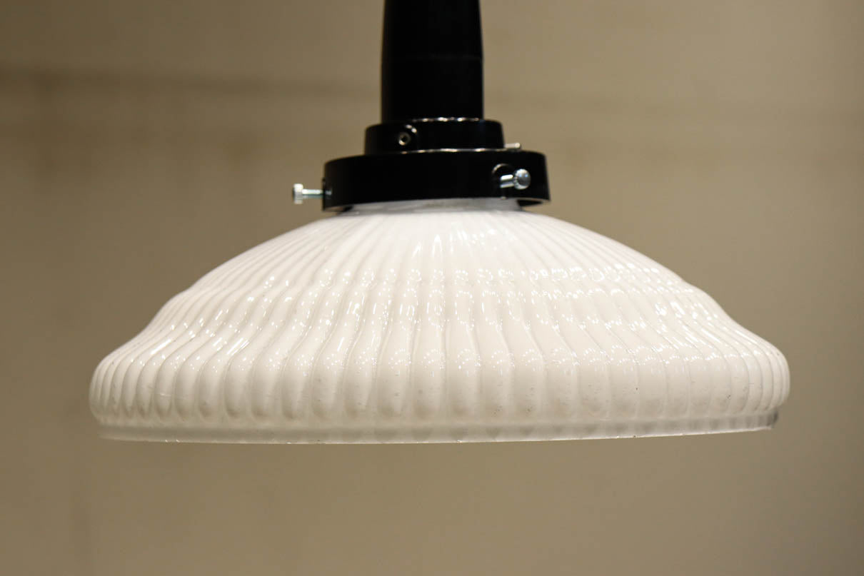 レースの様なプレス模様が可愛らしい電笠　DC8217