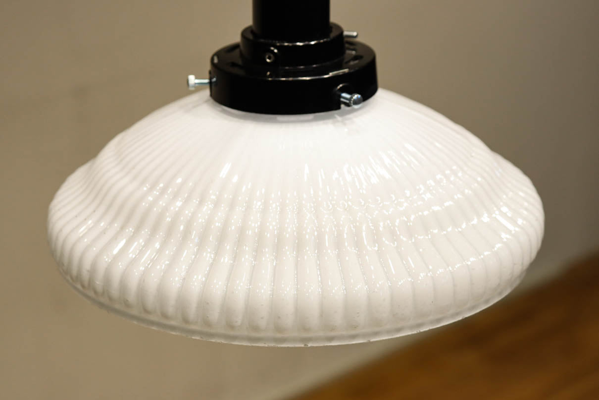 レースの様なプレス模様が可愛らしい電笠　DC8217