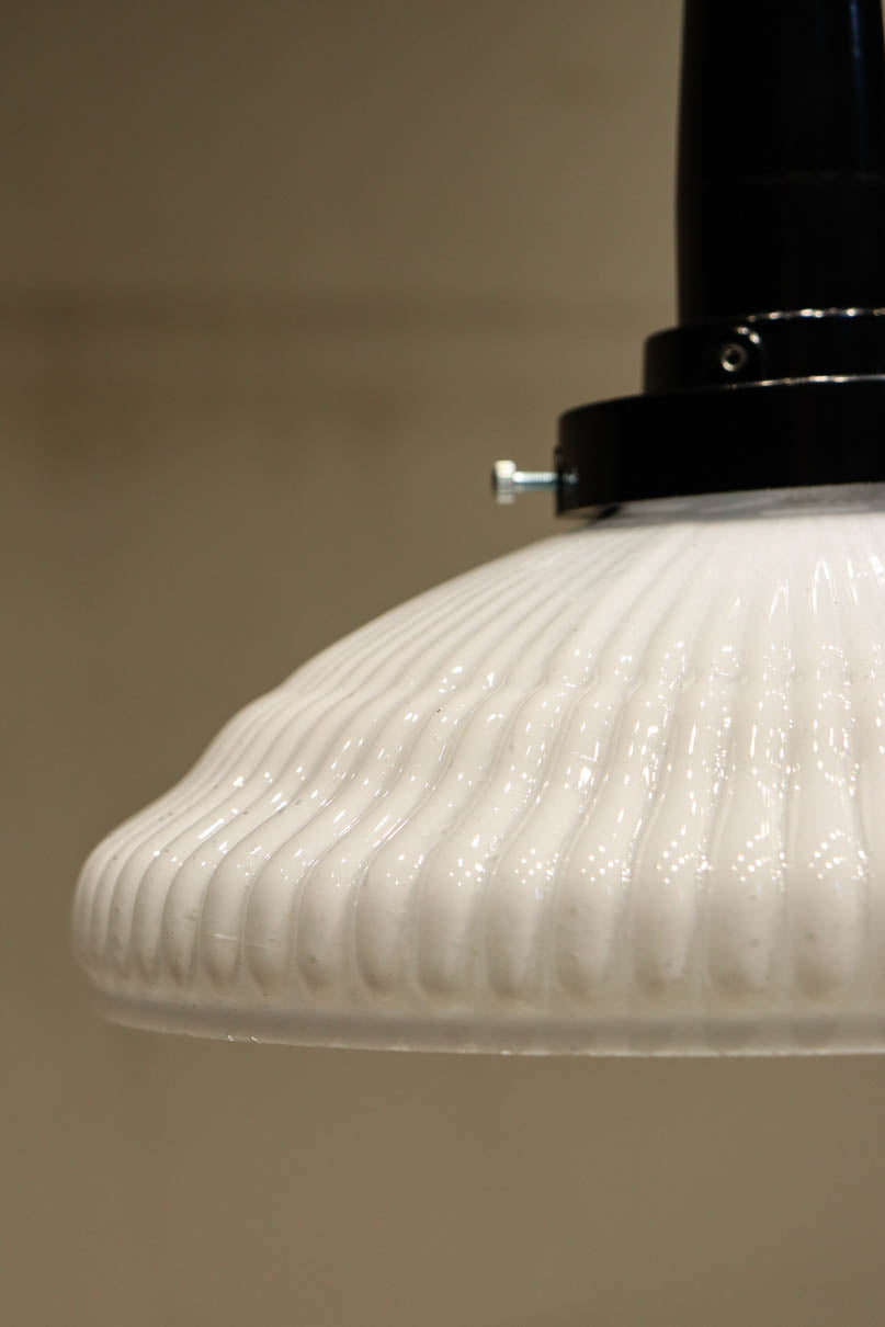 レースの様なプレス模様が可愛らしい電笠　DC8217