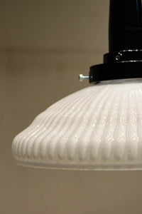 レースの様なプレス模様が可愛らしい電笠　DC8217