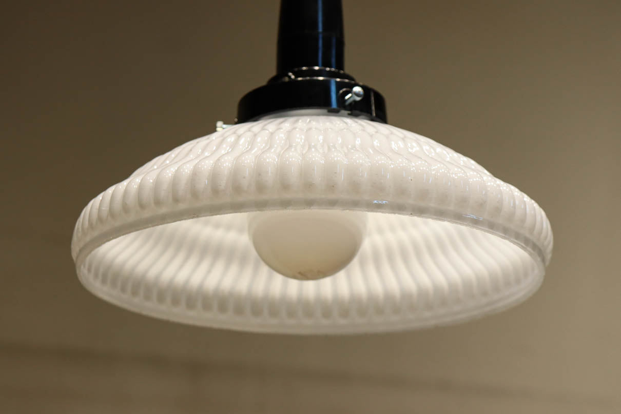 レースの様なプレス模様が可愛らしい電笠　DC8217