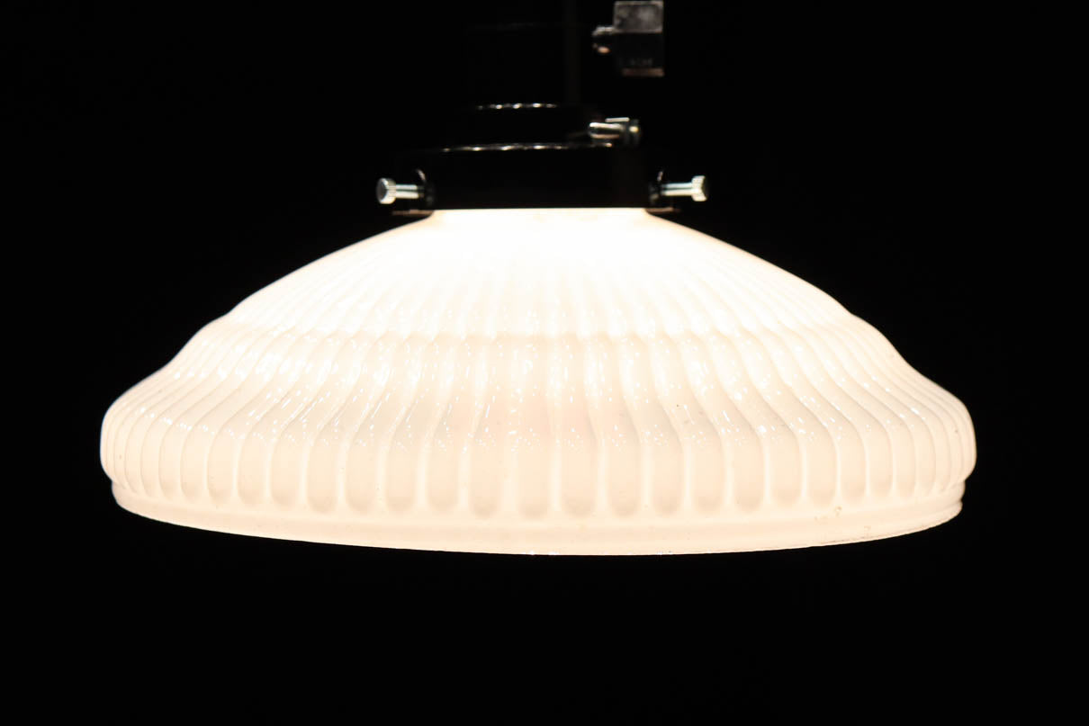 レースの様なプレス模様が可愛らしい電笠　DC8217