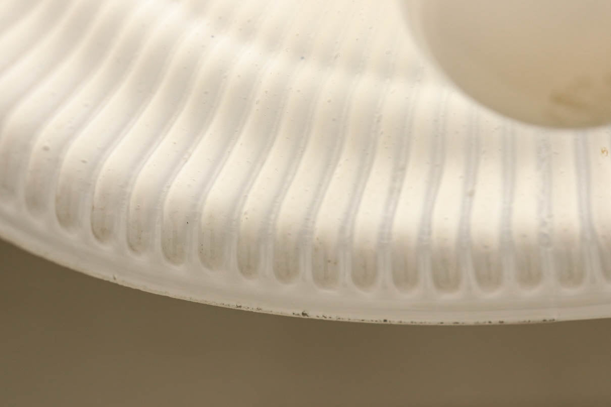 レースの様なプレス模様が可愛らしい電笠　DC8217