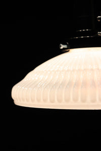 レースの様なプレス模様が可愛らしい電笠　DC8217