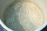 大珍品‼︎ 白抜きの唐草模様に波うさぎが映える風情ある火入れ　DC8220